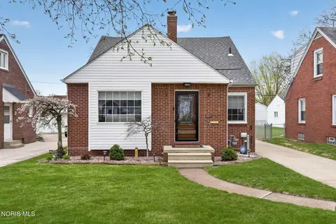 Exterior - 2547 Castleton Ave, Toledo, OH 43613 photo 1 of 3