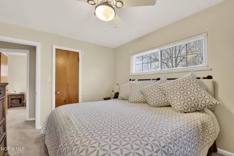 Bedroom - 2547 Castleton Ave, Toledo, OH 43613 photo 4 of 7
