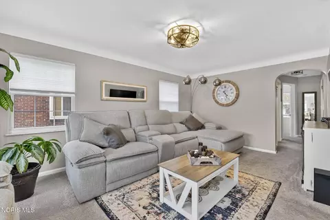 Living - 2547 Castleton Ave, Toledo, OH 43613 photo 1 of 3