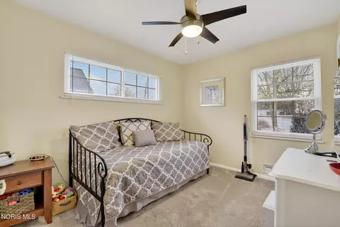 Bedroom - 2547 Castleton Ave, Toledo, OH 43613 photo 1 of 7