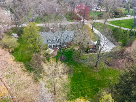 4615 Brookside Rd, Ottawa Hills, OH 43615