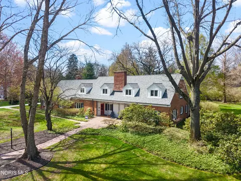 4615 Brookside Rd, Ottawa Hills, OH 43615