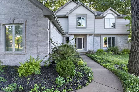 9114 Oak Valley Rd, Holland, OH 43528