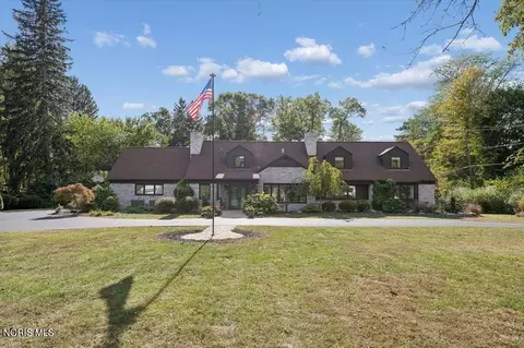 4545 Indian Rd, Ottawa Hills, OH 43615