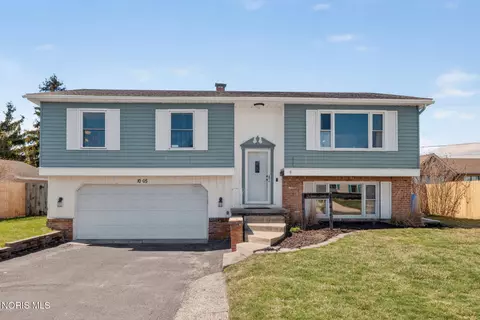 1005 Farmington Rd, Maumee, OH 43537