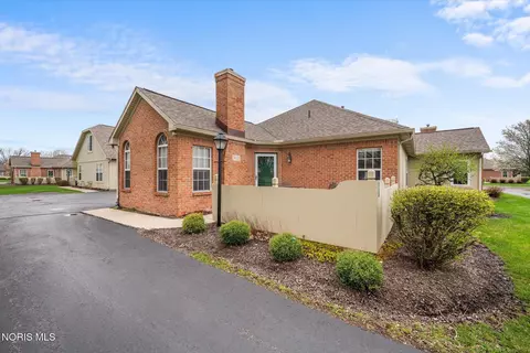 3421 Bayberry Pl, Oregon, OH 43616