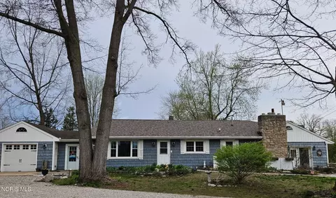 8010 Hill Ave, Holland, OH 43528