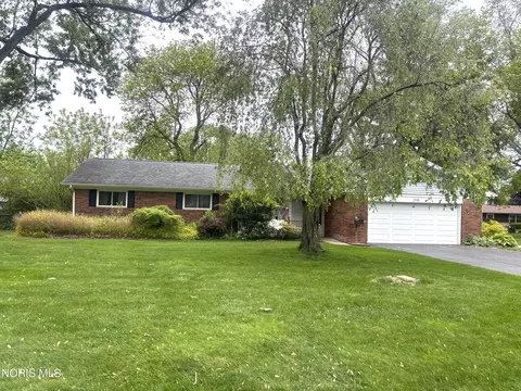 2148 Heatherwood Dr, Toledo, OH 43614