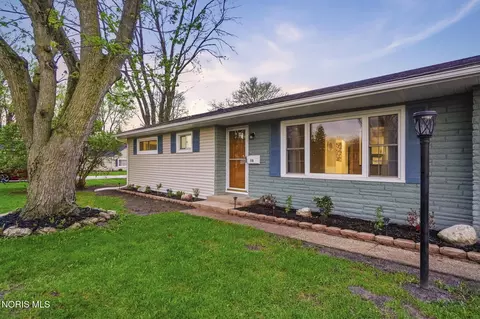 Exterior - 110 Mount Vernon Pl, Walbridge, OH 43465 photo 2 of 10