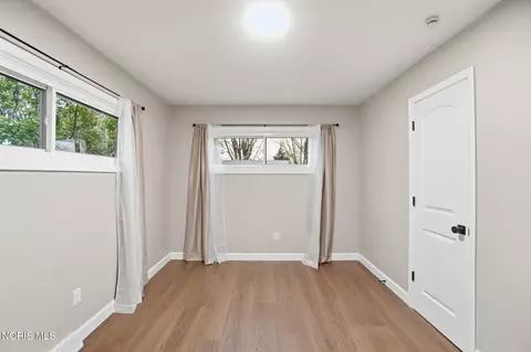 Bedroom - 110 Mount Vernon Pl, Walbridge, OH 43465 photo 5 of 5