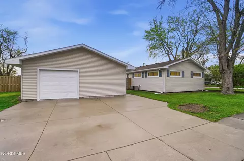 Exterior - 110 Mount Vernon Pl, Walbridge, OH 43465 photo 10 of 10