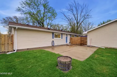 Exterior - 110 Mount Vernon Pl, Walbridge, OH 43465 photo 3 of 10