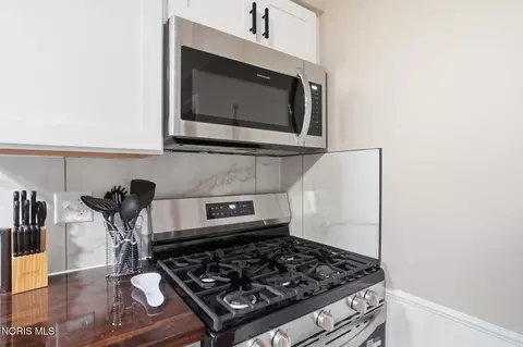 Kitchen - 110 Mount Vernon Pl, Walbridge, OH 43465 photo 7 of 7