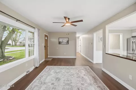 Living - 110 Mount Vernon Pl, Walbridge, OH 43465 photo 3 of 7