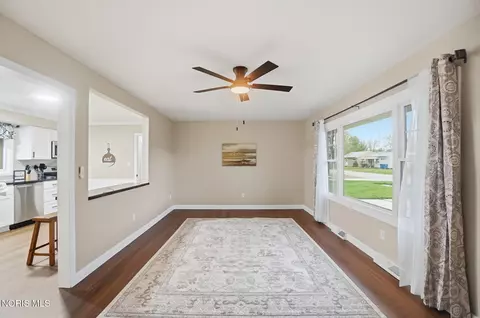 Living - 110 Mount Vernon Pl, Walbridge, OH 43465 photo 1 of 7