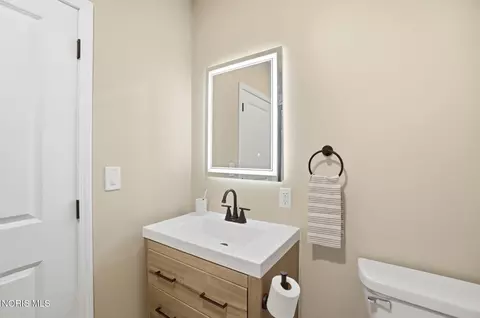 Bath - 110 Mount Vernon Pl, Walbridge, OH 43465 photo 1 of 9
