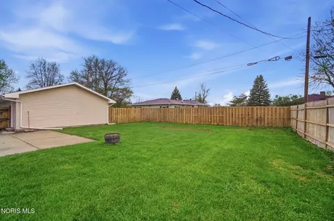 Exterior - 110 Mount Vernon Pl, Walbridge, OH 43465 photo 6 of 10