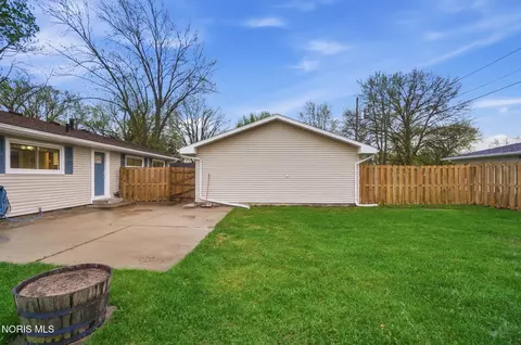 Exterior - 110 Mount Vernon Pl, Walbridge, OH 43465 photo 5 of 10