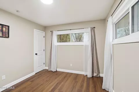 Bedroom - 110 Mount Vernon Pl, Walbridge, OH 43465 photo 2 of 5