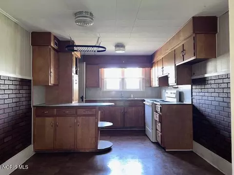 Kitchen - 125 N Park Dr, Mccomb, OH 45858 photo 1 of 4