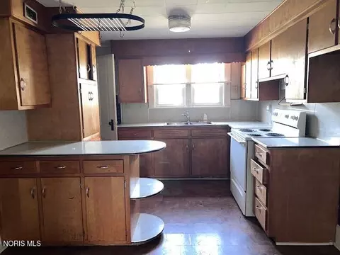 Kitchen - 125 N Park Dr, Mccomb, OH 45858 photo 4 of 4