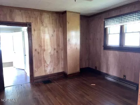Living - 125 N Park Dr, Mccomb, OH 45858 photo 8 of 9