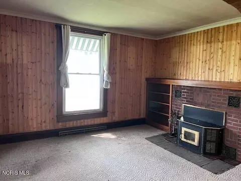 Living - 125 N Park Dr, Mccomb, OH 45858 photo 2 of 9
