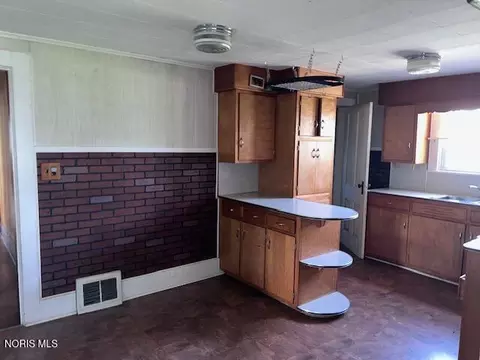 Kitchen - 125 N Park Dr, Mccomb, OH 45858 photo 3 of 4