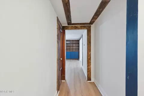 Entry Way - 1954 Barrows St, Toledo, OH 43613 photo 4 of 6