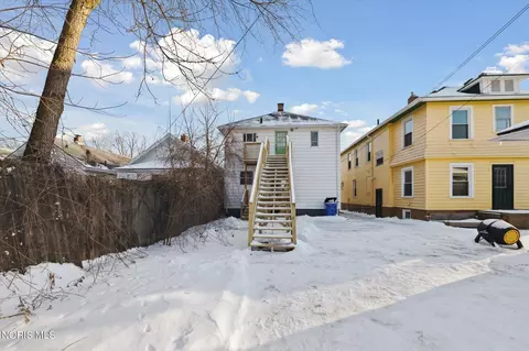 Exterior - 1954 Barrows St, Toledo, OH 43613 photo 8 of 11