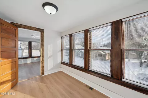 Entry Way - 1954 Barrows St, Toledo, OH 43613 photo 6 of 6