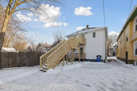 Exterior - 1954 Barrows St, Toledo, OH 43613 photo 7 of 11