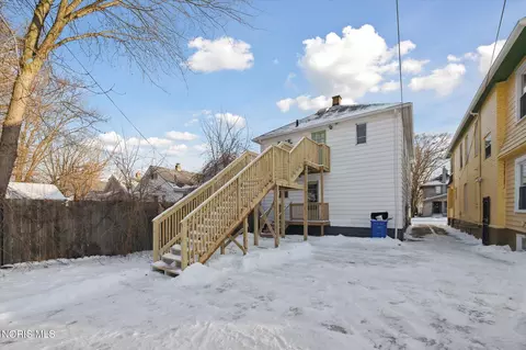 Exterior - 1954 Barrows St, Toledo, OH 43613 photo 10 of 11