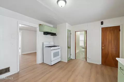 Entry Way - 1954 Barrows St, Toledo, OH 43613 photo 1 of 6