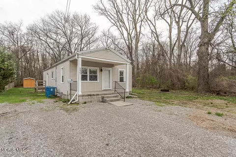 5847 Artwell Dr, Sylvania, OH 43560
