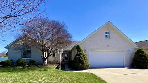 1013 S Lallendorf Rd, Oregon, OH 43616