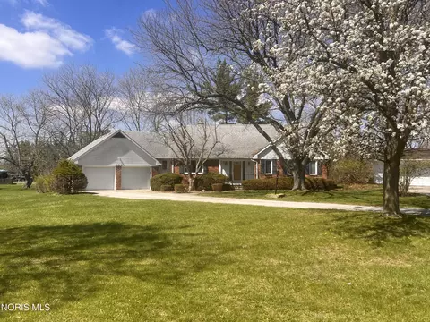 109 Ottekee Dr, Perrysburg, OH 43551