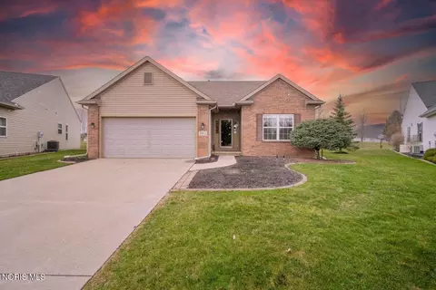 7372 Harbour Light Ct, Maumee, OH 43537