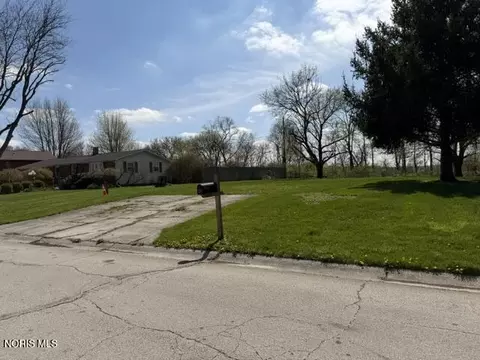 37 Barcelona Dr, Fostoria, OH 44830