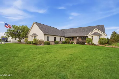13095 Huffman Rd, Bowling Green, OH 43402