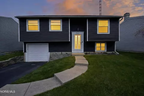 5449 Brook Point Rd, Toledo, OH 43611