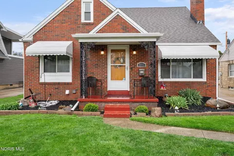 631 Ansonia St, Oregon, OH 43616