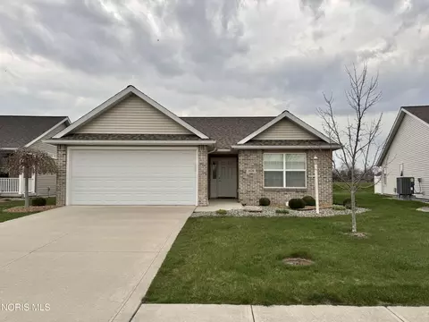 1424 Summer Field Ln, Bryan, OH 43506
