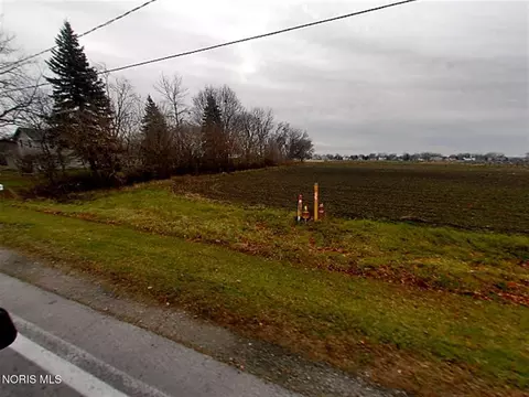 3302 Brown Rd, Oregon, OH 43616