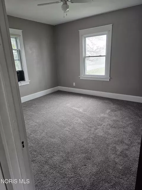 Bedroom - 3220 Brown Rd, Oregon, OH 43616 photo 2 of 4