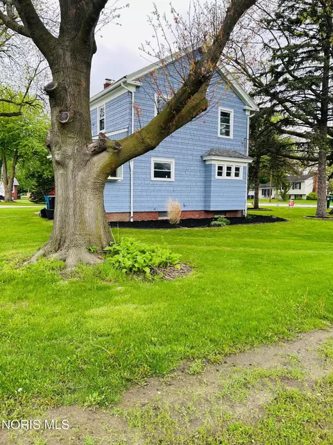 Exterior - 3220 Brown Rd, Oregon, OH 43616 photo 4 of 6