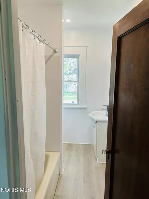 Bath - 3220 Brown Rd, Oregon, OH 43616 photo 1 of 2