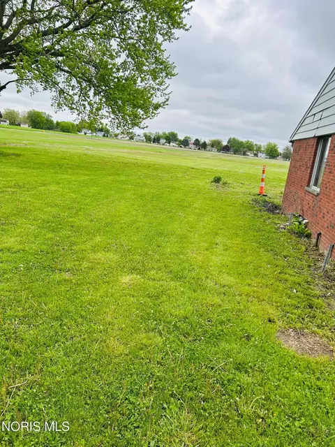 Exterior - 3220 Brown Rd, Oregon, OH 43616 photo 5 of 6