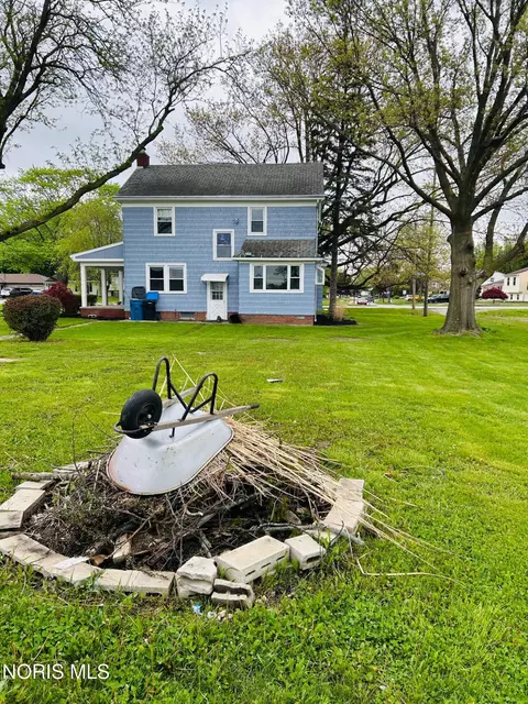 Exterior - 3220 Brown Rd, Oregon, OH 43616 photo 3 of 6