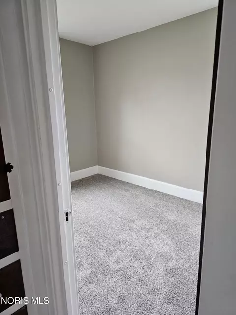 Bedroom - 3220 Brown Rd, Oregon, OH 43616 photo 3 of 4